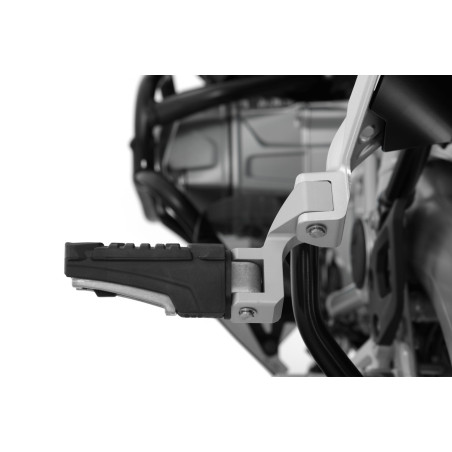 Znížené spolujazdcove stupačky strieborné