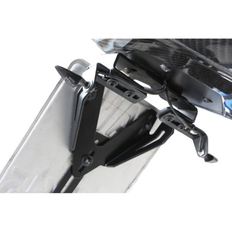 Držiak smerovky-závit M8 - čierny