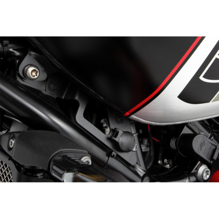 Palubná zásuvka 12 V malá - čierna