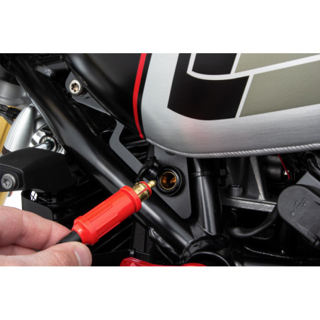 Palubná zásuvka 12 V malá - čierna